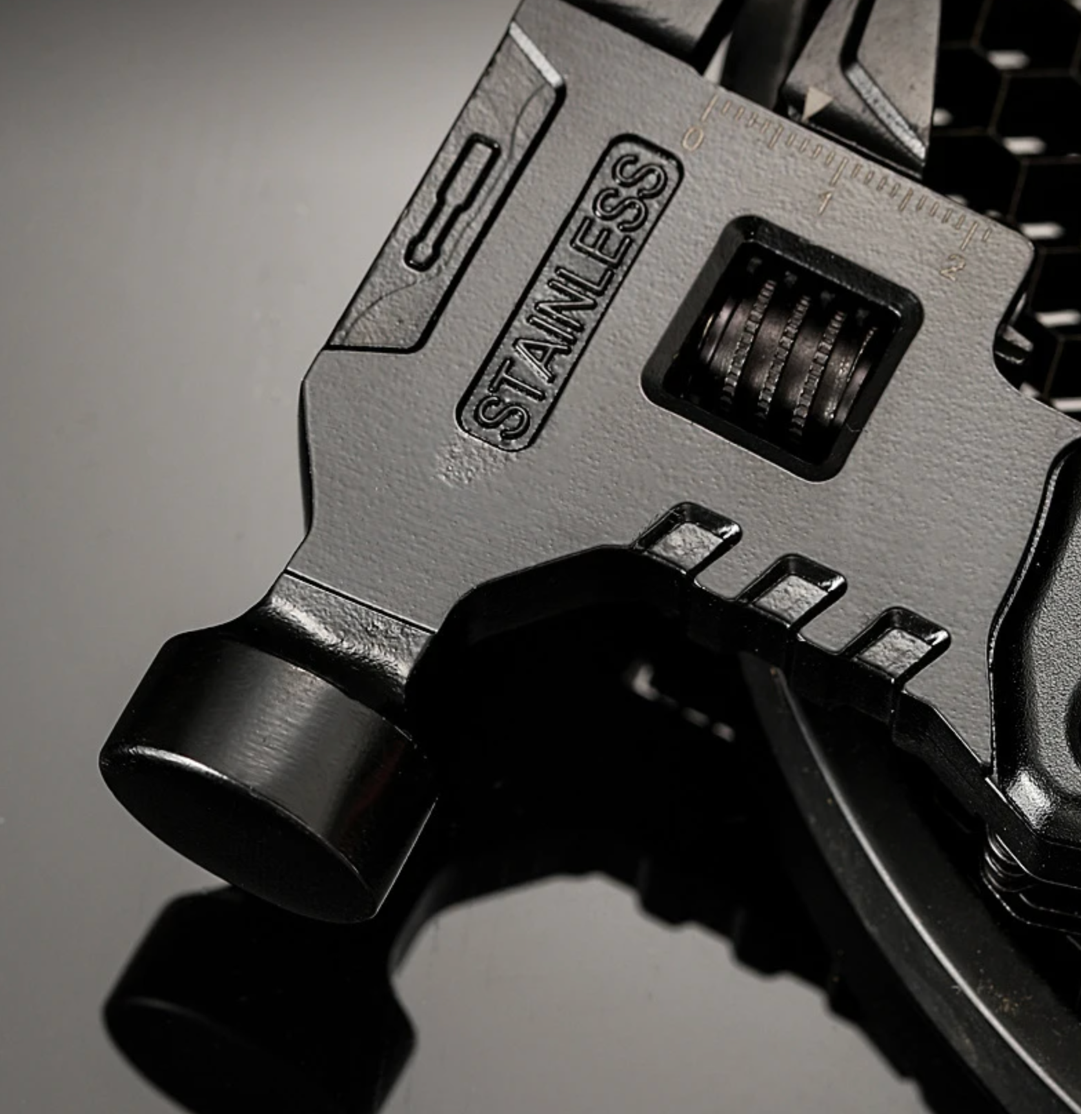 Multi-Ferramenta 4 em 1 – Chave Inglesa, Martelo, Faca e Alicates em Aço Inoxidável Multi-Ferramenta 4 em 1 – Chave Inglesa, Martelo, Faca e Alicates em Aço Inoxidável